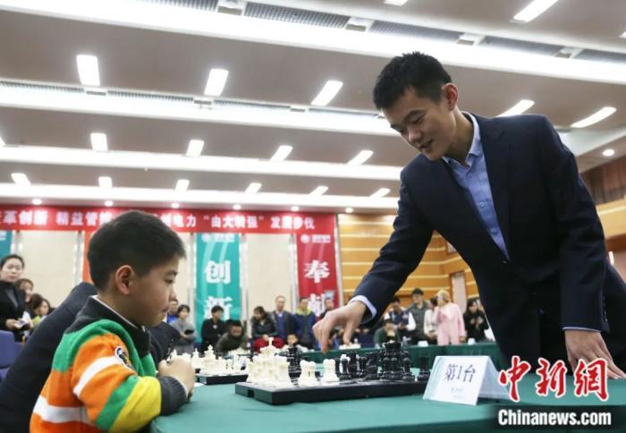 國際象棋世界第一退賽 原因：穿牛仔褲