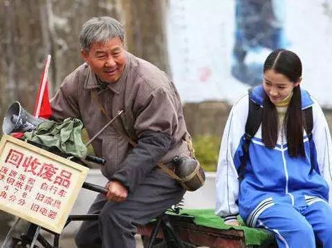 澳門王中王一肖一特一中桃花島,楊子 騎老太太過馬路